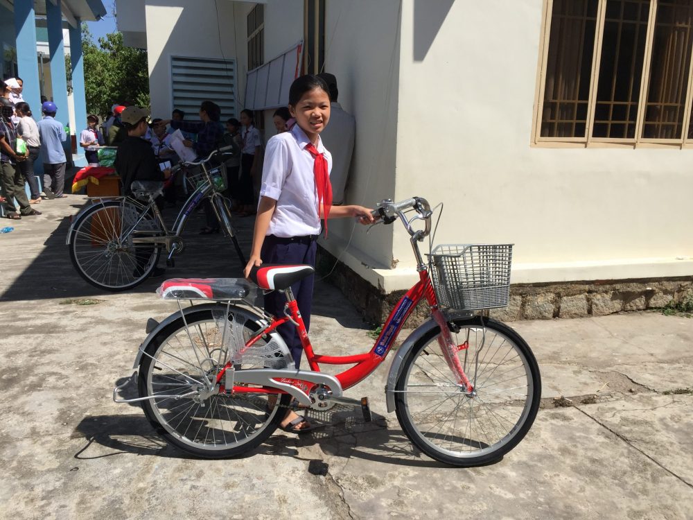 Vikoda trao tặng 20 chiếc xe đạp cho học sinh nghèo hiếu học tỉnh Khánh Hòa